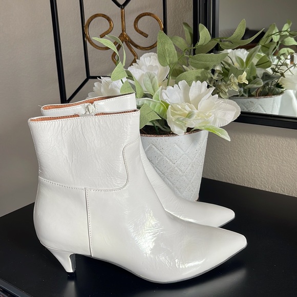 Jeffrey Campbell Muse White Ankle Boots - Picture 2 of 12